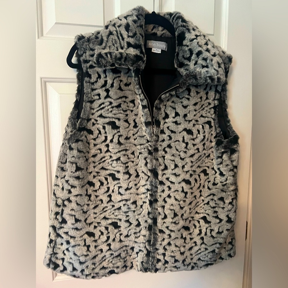 Trinity Faux Fur Vest in Black and Gray